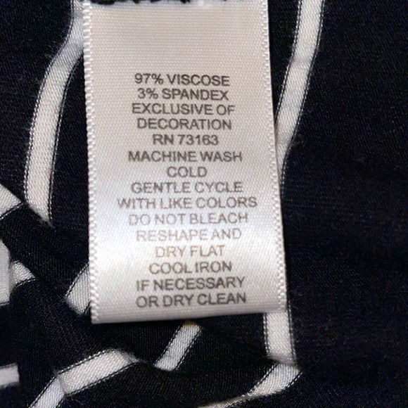 Cable & Gauge Petite Striped, Strappy Back Shortsleeved Top - Picture 8 of 9